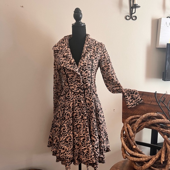 All Over Leopard Print Bishop Sleeve Dress - Picture 4 of 6